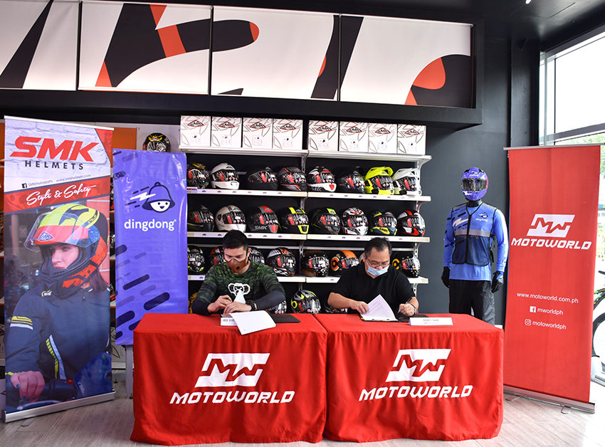 Motoworld and SMK Helmets seal the partnership with Dingdong Ph - Motoworld Philippines