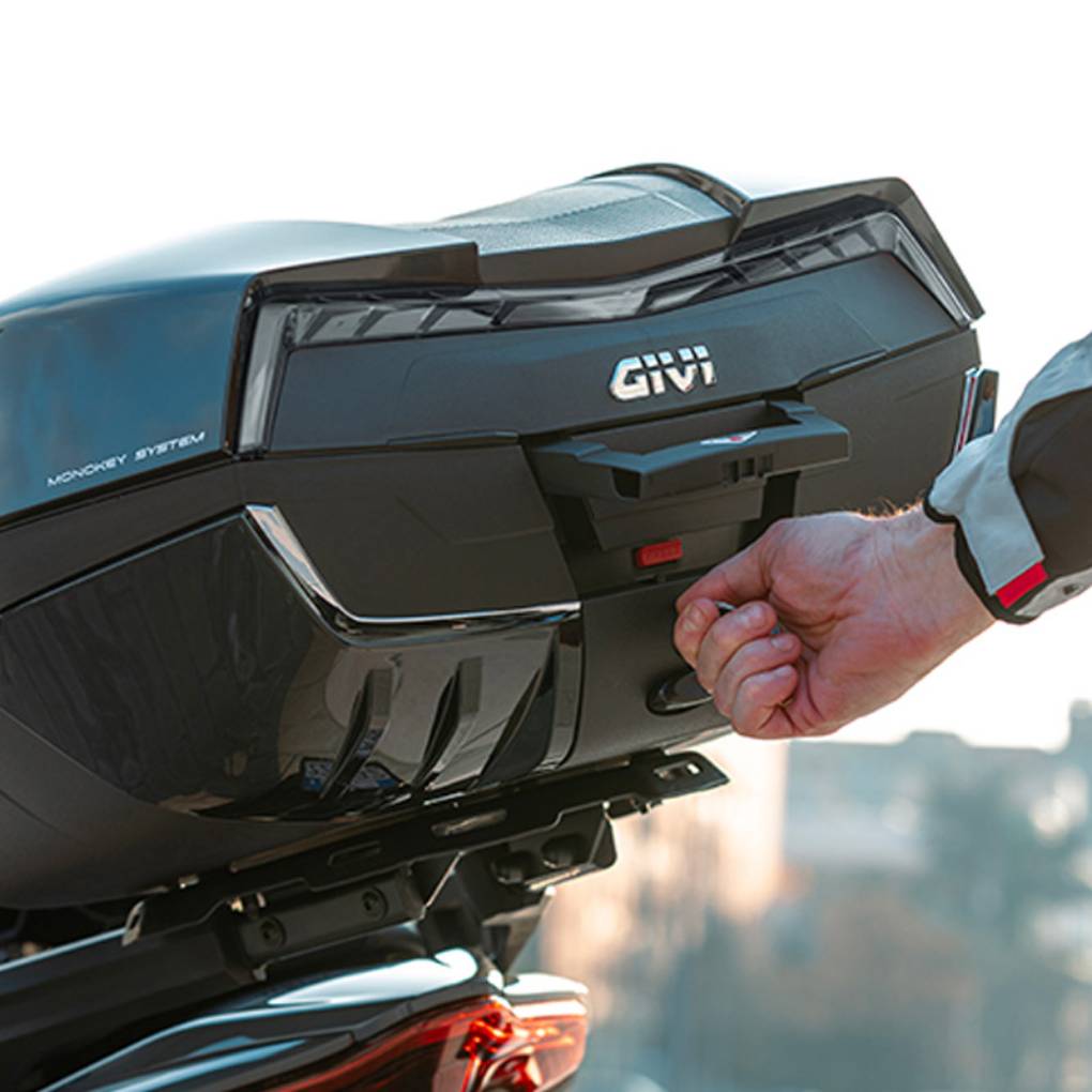 GIVI V58NNTB MAXIA 5 TECH MOTORCYCLE TOPCASE