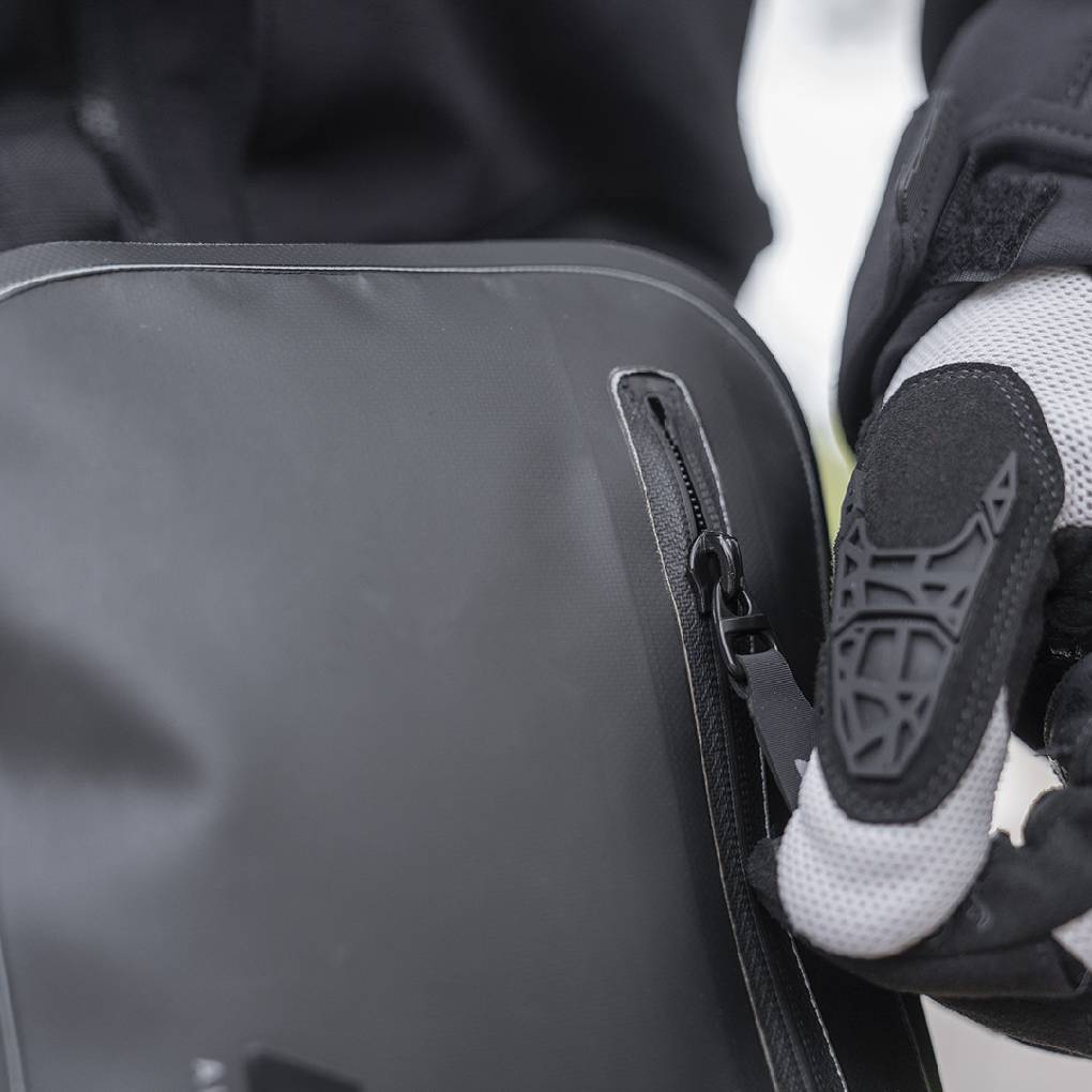 LS2 MOVE AHEAD WATERPROOF RIDER LEG BAG - 1.7L